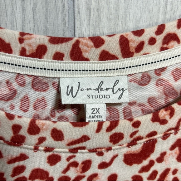 Wonderly Studio Animal Print Short Sleeve Top Size 2X - Picture 2 of 7